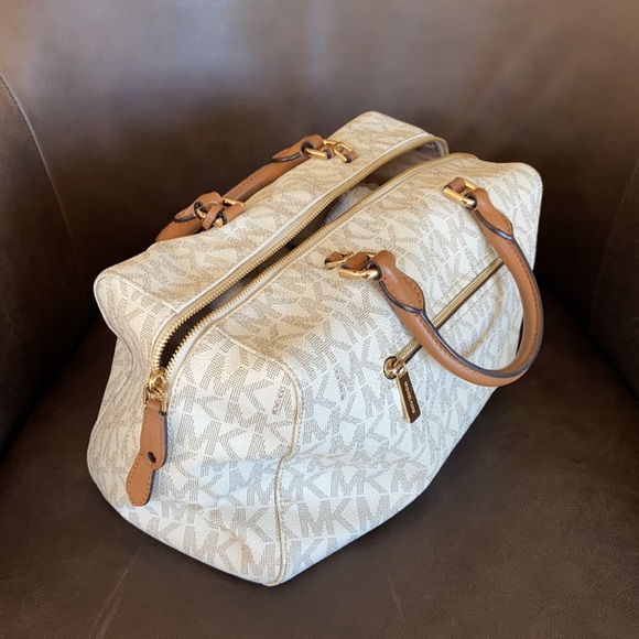 Michael Kors Purse - Picture 3 of 9